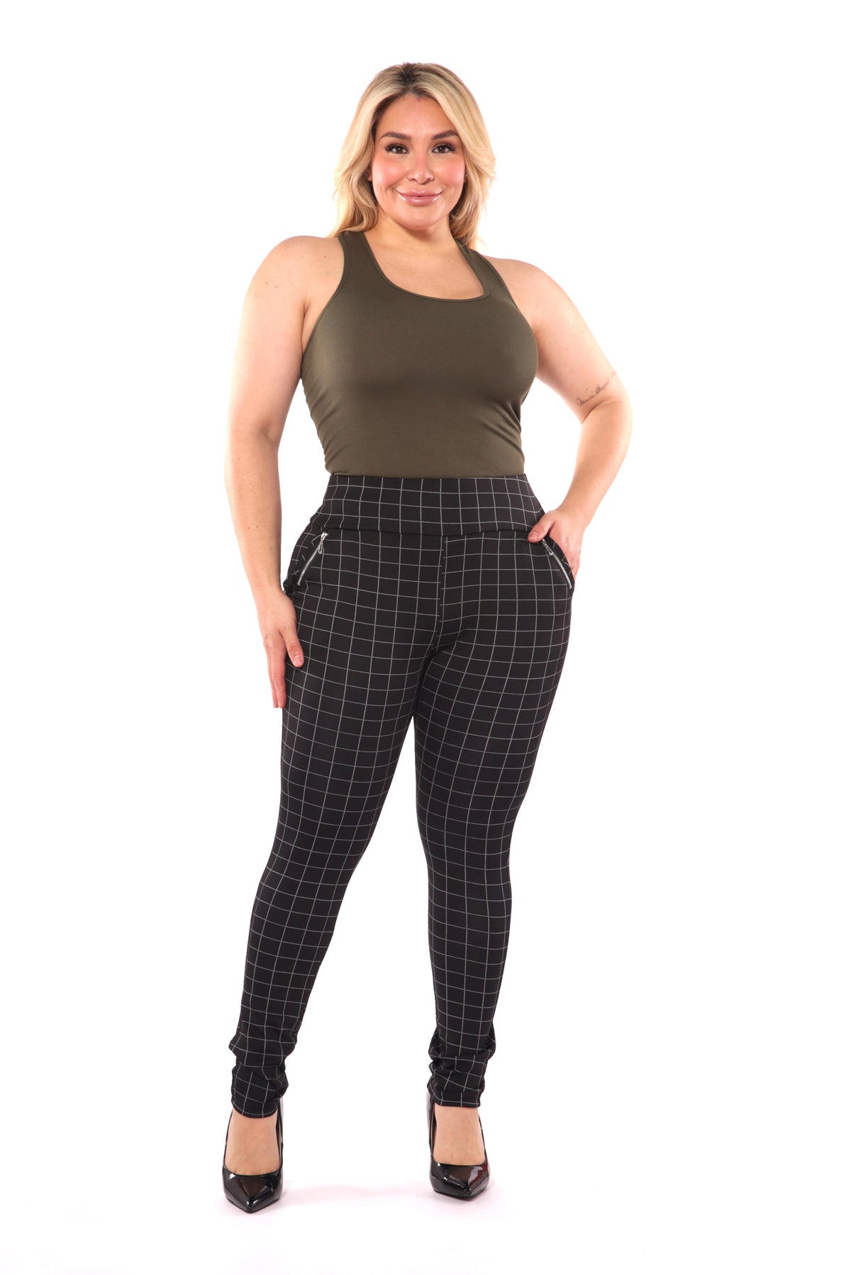 Wholesale Womens Plus Size Treggings With Zipper Pocket Trim - Black & White Plaid